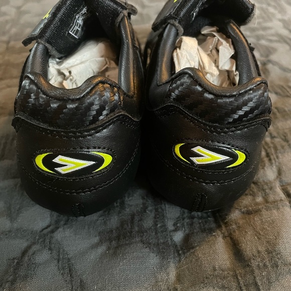 Brand New Boys Soccer Cleats - Picture 5 of 6